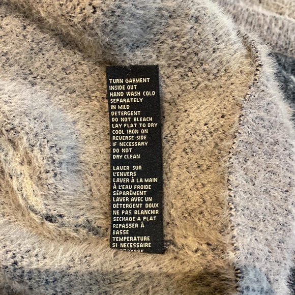 DG2 ladies fuzzy warm sweater in size large. V-neck in grey, pink and beige. - Picture 7 of 9